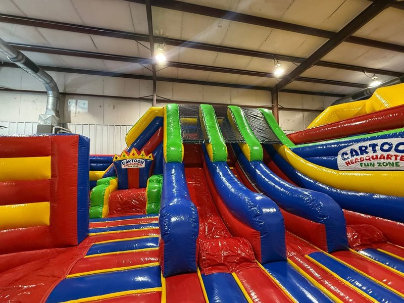 Cartoon Headquarters Inflatable Funzone photo 3