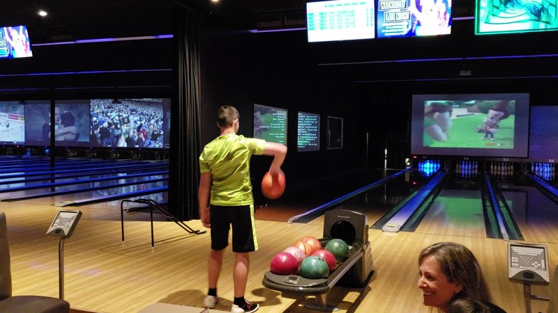 Bowlero Buffalo Grove photo 2
