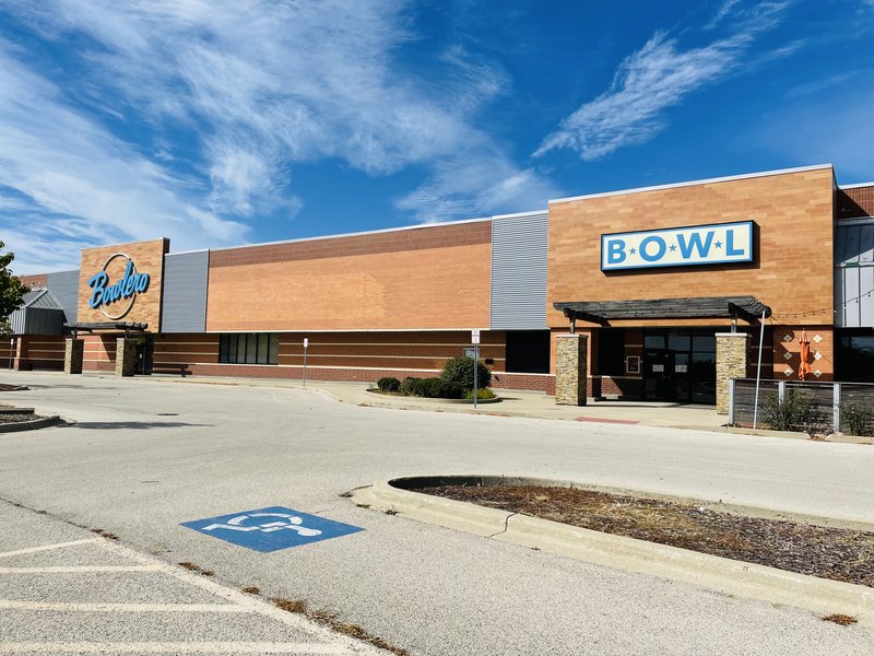 Bowlero Buffalo Grove photo 4