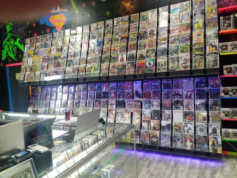 Common Collectibles & Gaming Lounge photo 6