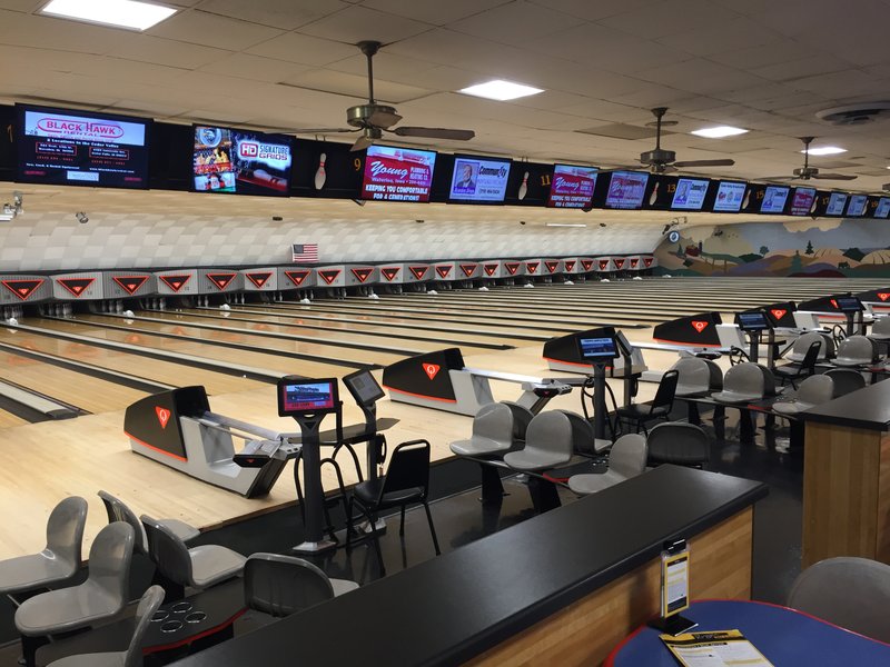 Maple Lanes Bowling Center photo 4