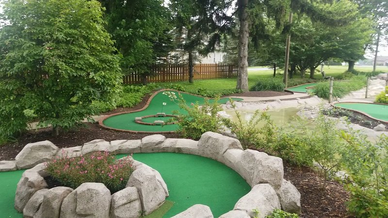 Two T's Mini Golf & Birdie's Ice Creamery photo 2