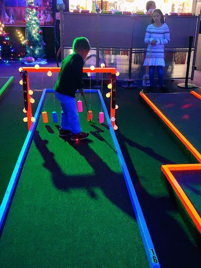 Blacklight Mini Golf Gadsden LLC photo 5