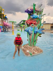 Hurricane Harbor - Six Flags photo 4
