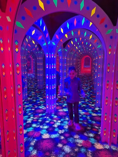 Amazing Mirror Maze photo 6
