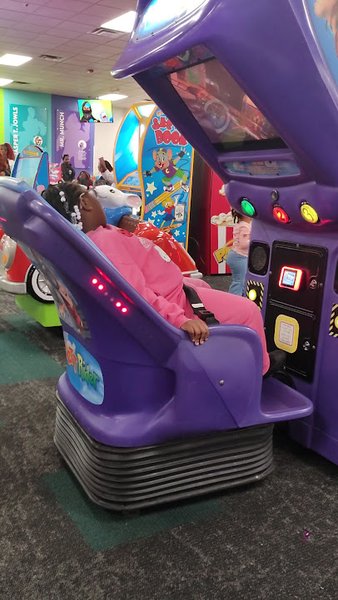 Chuck E. Cheese photo 2