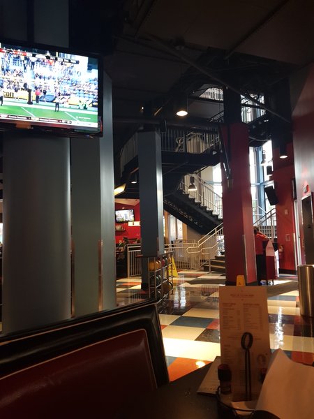 Splitsville Luxury Lanes photo 4