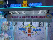Mega Claws photo 5