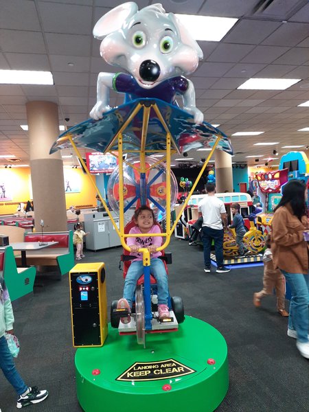 Chuck E. Cheese photo 4