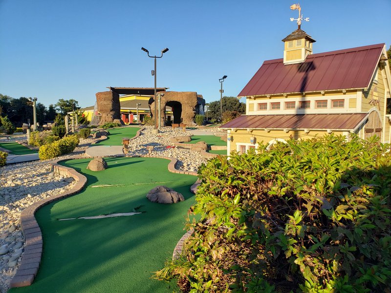 Corolla Adventure Golf photo 3