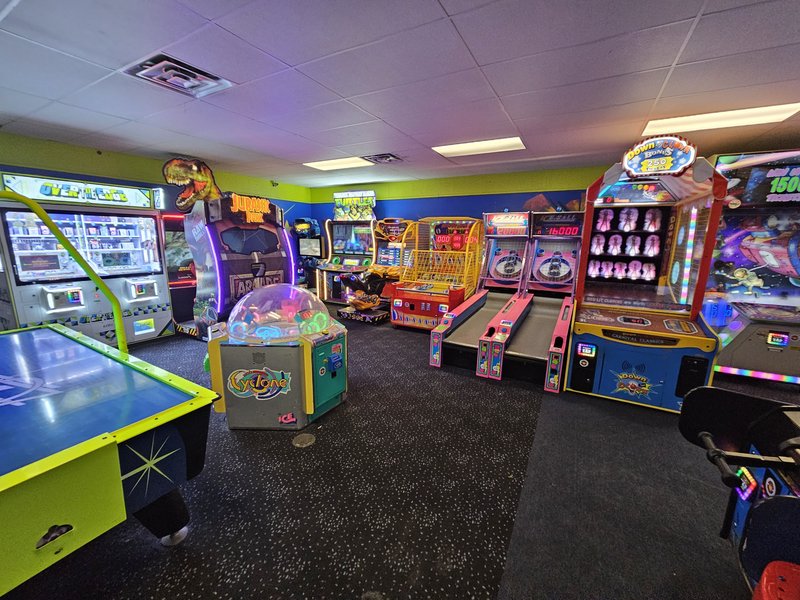 Royal Crest Lanes photo 4