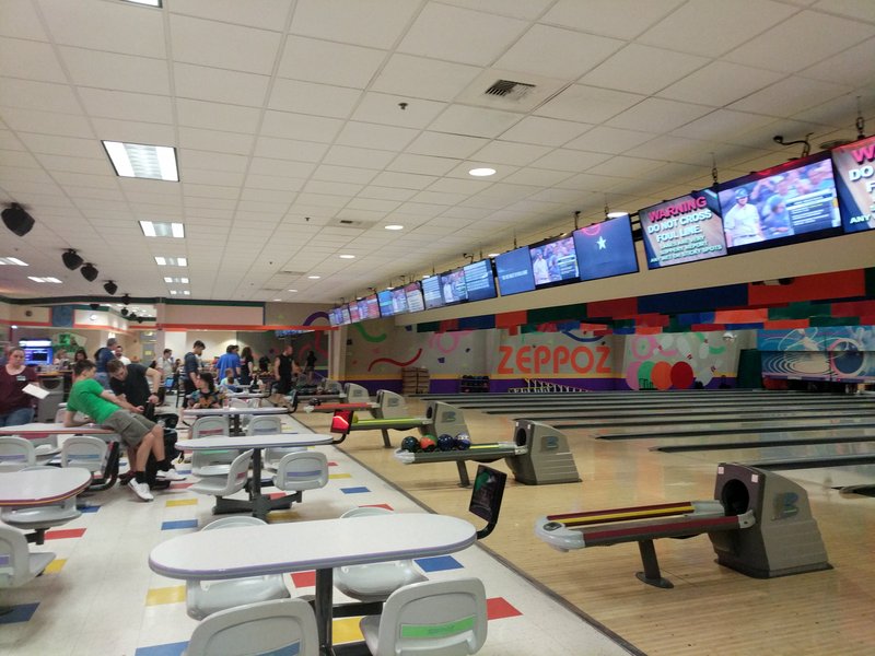 Zeppoz Restaurant, Bowling, Sports Bar, Pull Tab Bar, and Full Weekend Breakfast photo 3