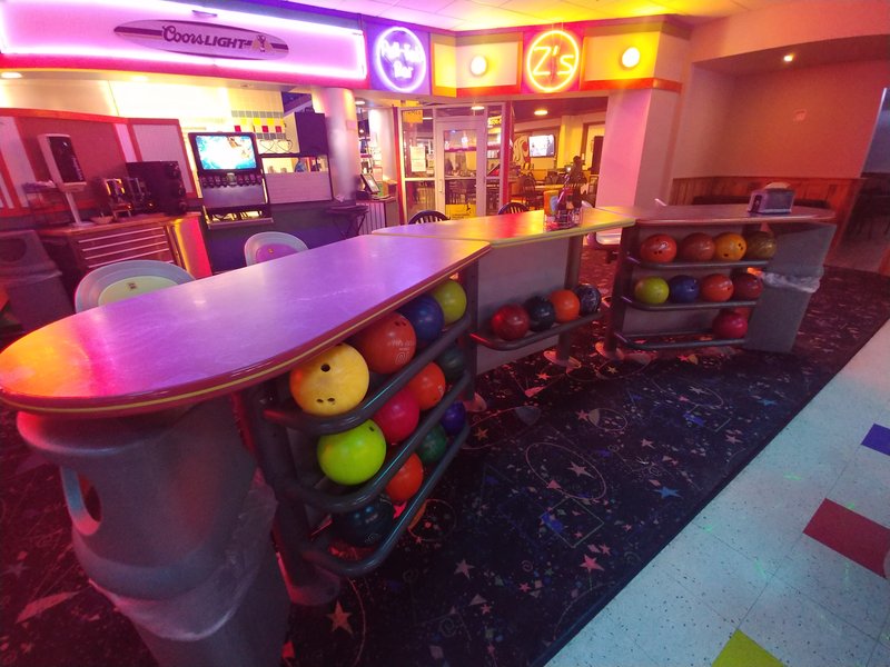 Zeppoz Restaurant, Bowling, Sports Bar, Pull Tab Bar, and Full Weekend Breakfast photo 4