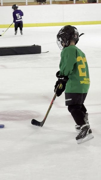 Veterans Memorial Skating Rink photo 2