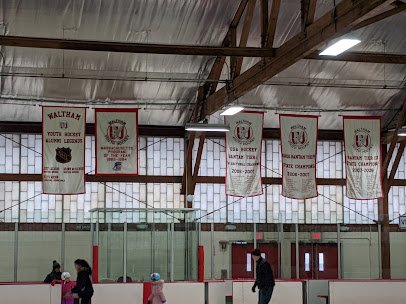 Veterans Memorial Skating Rink photo 5