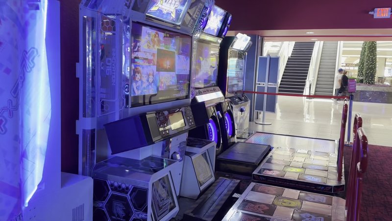 Round1 Bowling & Arcade Sunvalley Shopping Center photo 2