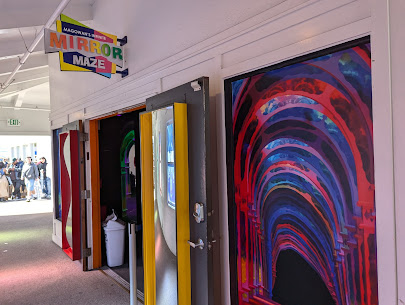 Magowan's Infinite Mirror Maze photo 5