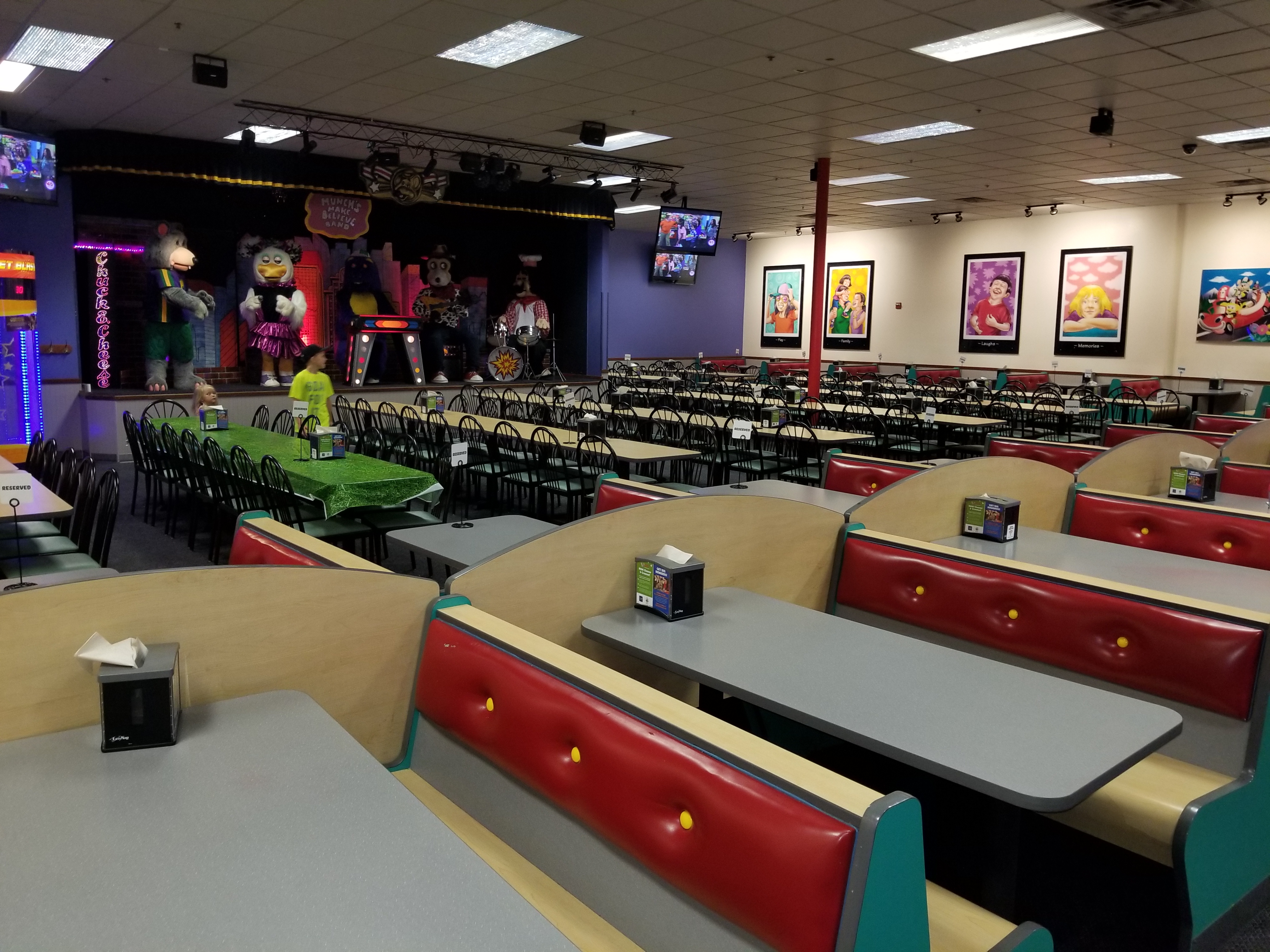 Chuck E. Cheese photo 3