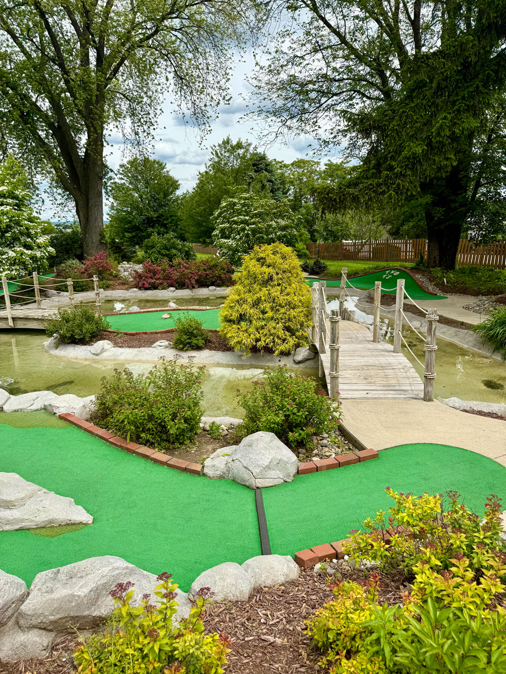Two T's Mini Golf & Birdie's Ice Creamery