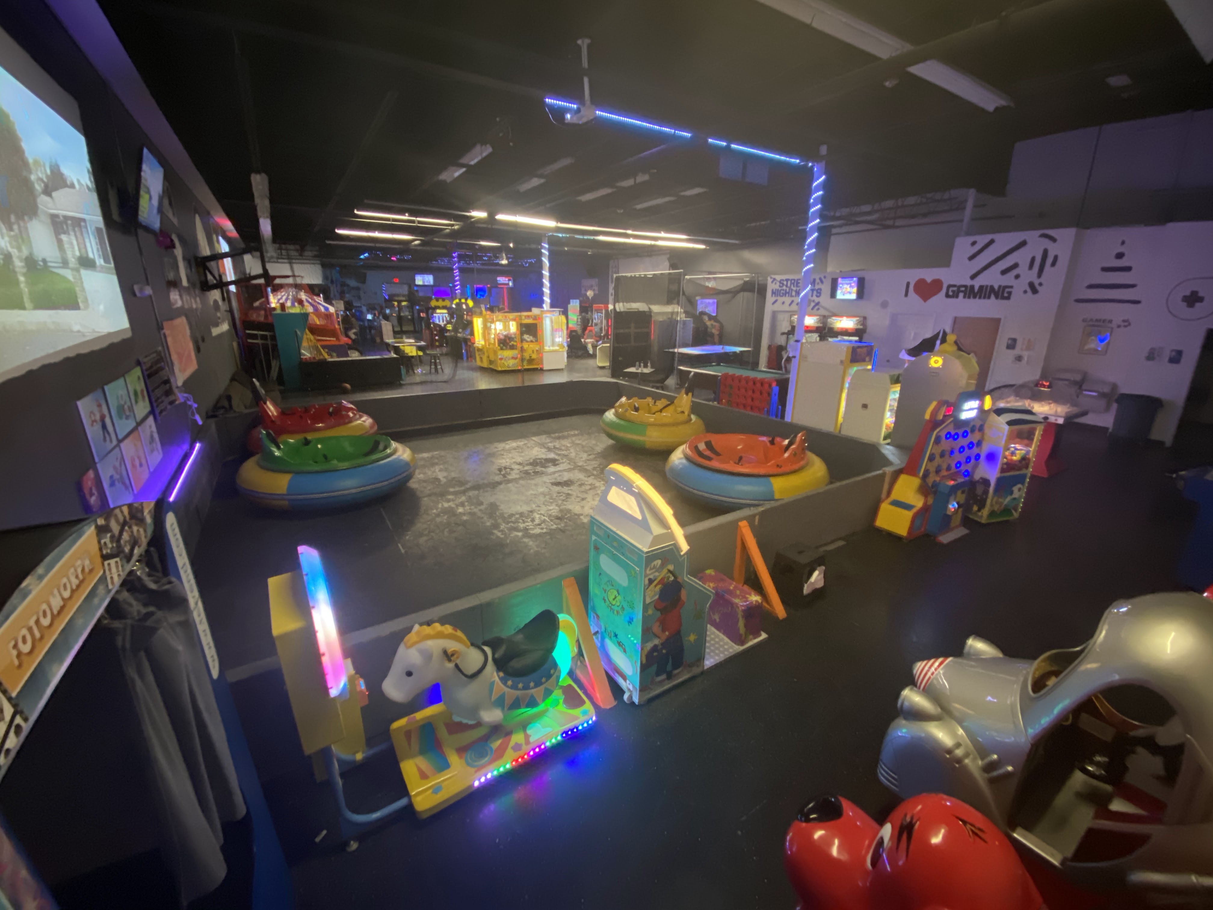 Platinum City Gaming -Bar-Gaming Lounge- Arcade- Nerf Arena-Gellyball-Smash Room -Rage Room-Basketball photo 3